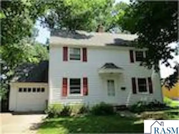 108 Ridge Court, Mankato, MN 56001