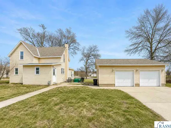 672 S Anna Avenue, Lake Crystal, MN 56055