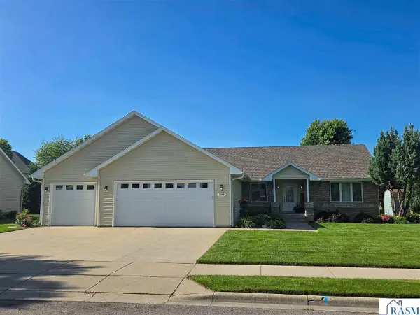 2300 Aspen Lane, North Mankato, MN 56003