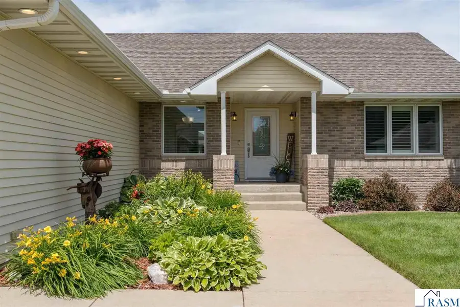 2300 Aspen Lane, North Mankato, MN 56003 - #2