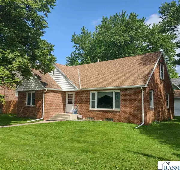 302 W main Street, Ceylon, MN 56121