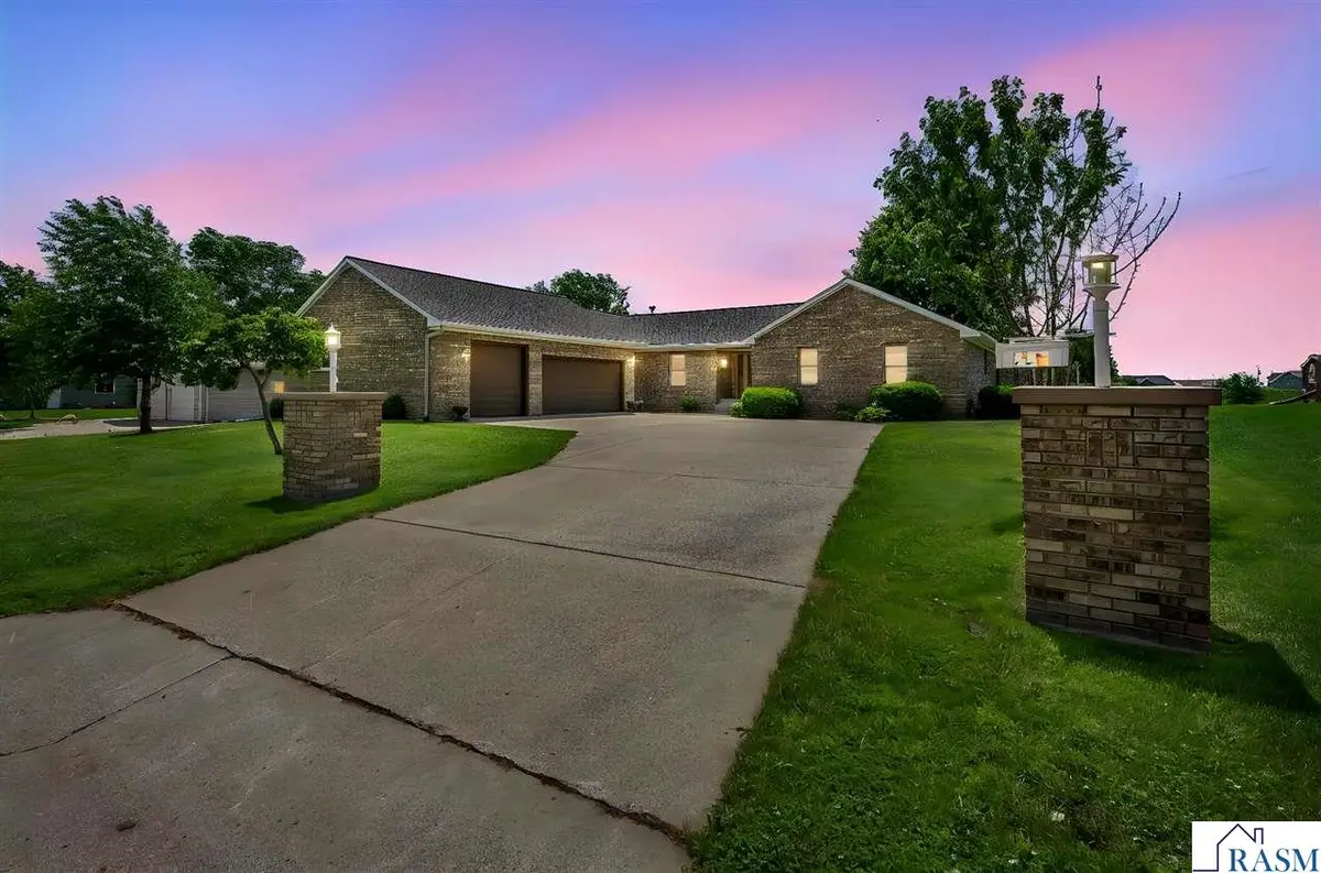 752 Blue Earth Street, Lake Crystal, MN 56055 - #1