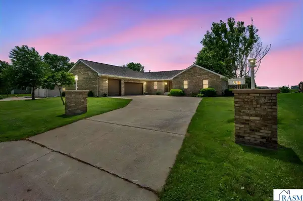 752 Blue Earth Street, Lake Crystal, MN 56055