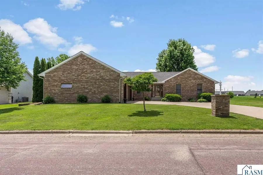 752 Blue Earth Street, Lake Crystal, MN 56055 - #3