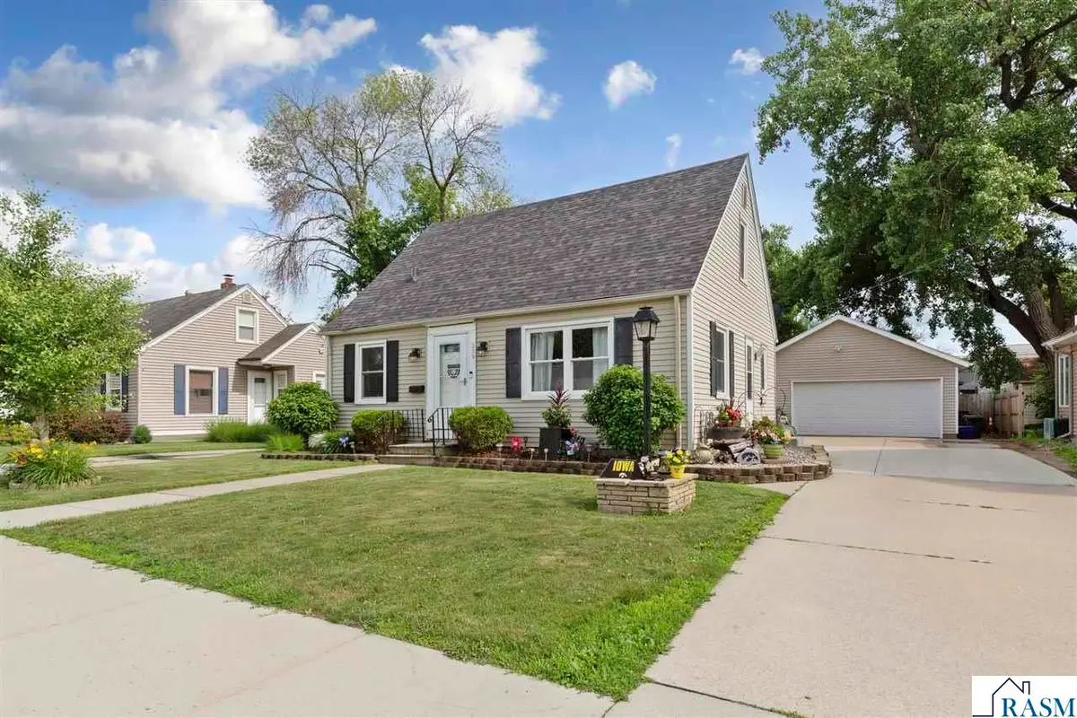 339 Jefferson Avenue, North Mankato, MN 56003 - #1