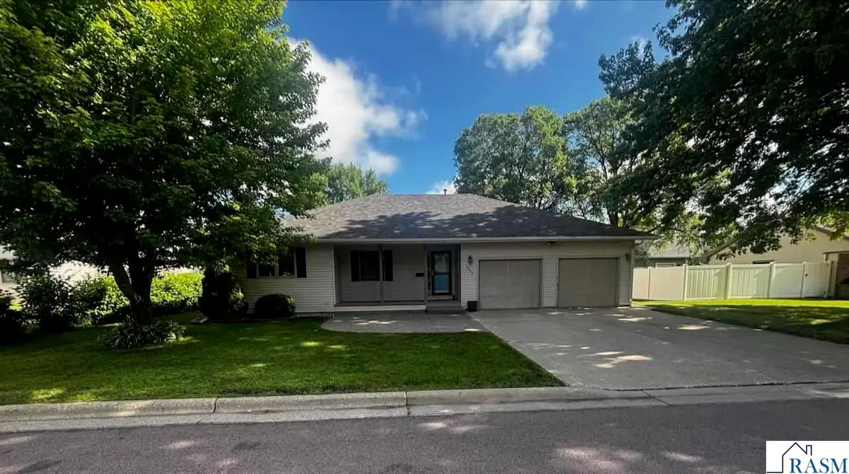 1205 Lloyd Lane, Saint Peter, MN 56082 - #1