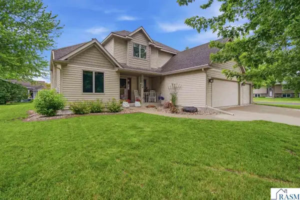 1576 LaMar Drive, North Mankato, MN 56003