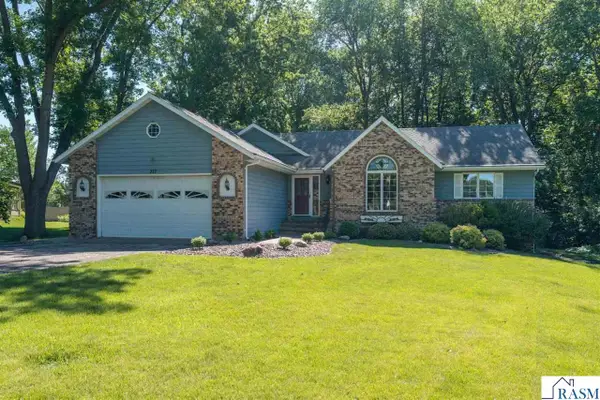 377 Carol Court, North Mankato, MN 56003