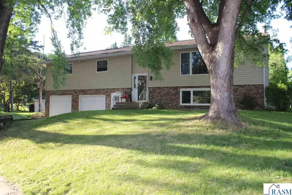 24 Lincoln Ln, New Ulm, MN 56073