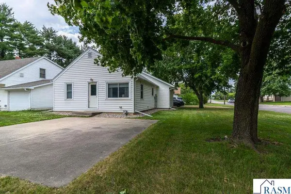 903 SW 2nd Street, Madelia, MN 56062