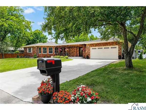 1005 W Richway Drive, Albert Lea, MN 56007