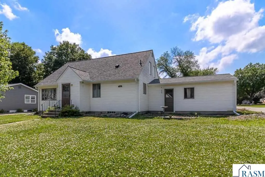 601 S Hunt Street, Lake Crystal, MN 56055 - #1