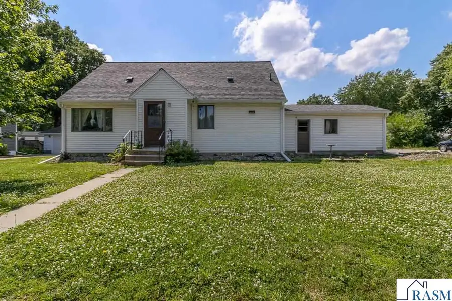 601 S Hunt Street, Lake Crystal, MN 56055 - #2