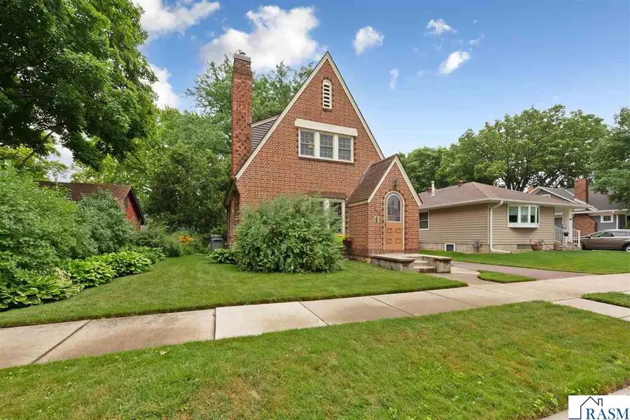 628 Grant Avenue, North Mankato, MN 56003 - #3