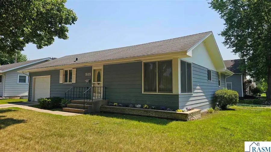 925 S 10th Street, New Ulm, MN 56073 - #2