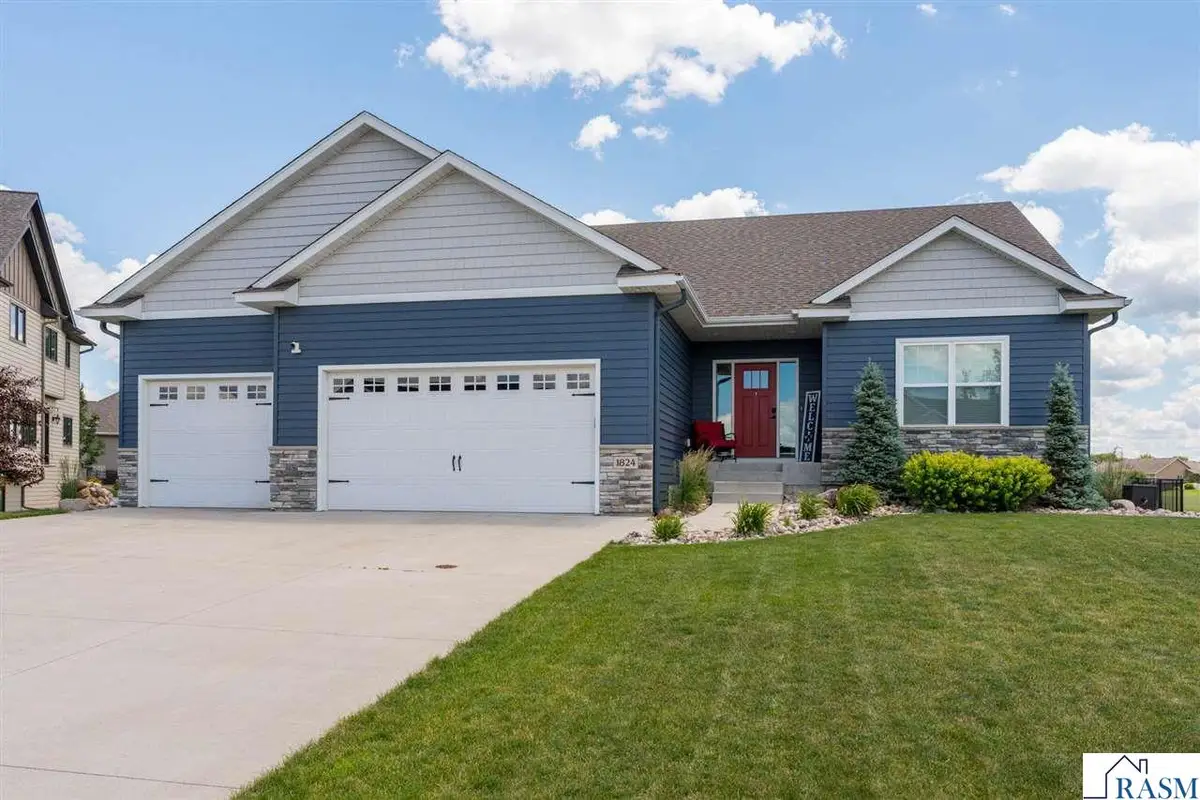 1824 Raymond Drive, North Mankato, MN 56003 - #1