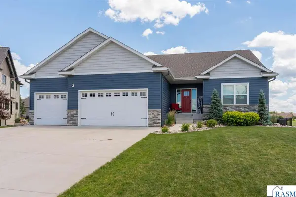 1824 Raymond Drive, North Mankato, MN 56003