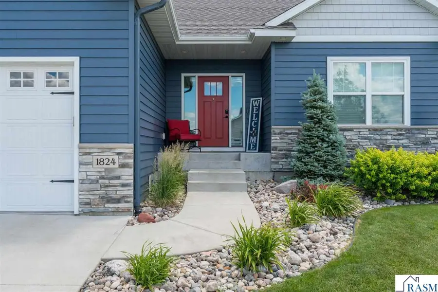 1824 Raymond Drive, North Mankato, MN 56003 - #2