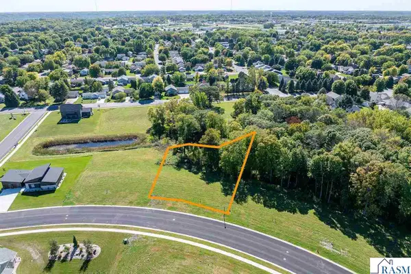19 South Pointe Court, North Mankato, MN 56003