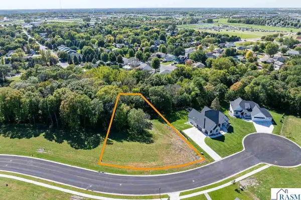 31 South Pointe Court, North Mankato, MN 56003