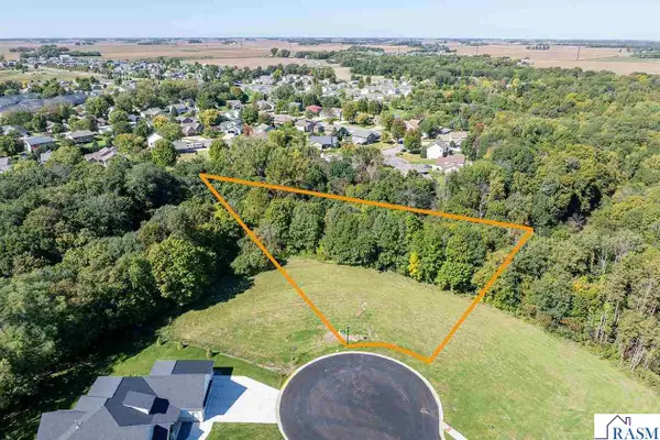 34 South Pointe Court, North Mankato, MN 56003