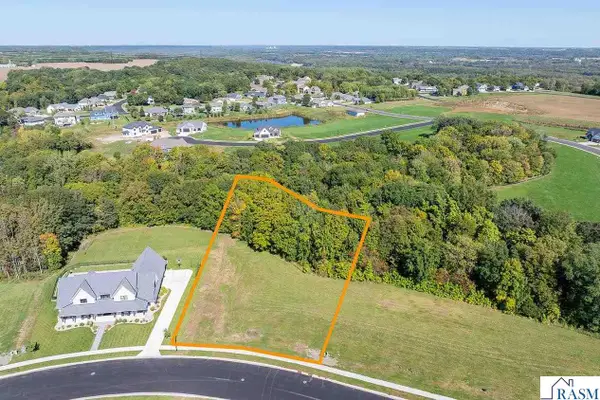 22 South Pointe Court, North Mankato, MN 56003