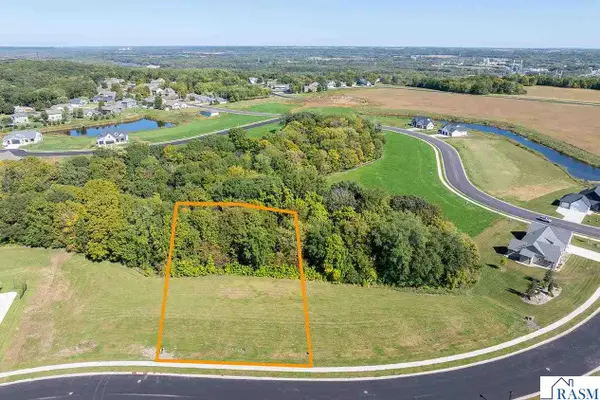 18 South Pointe Court, North Mankato, MN 56001