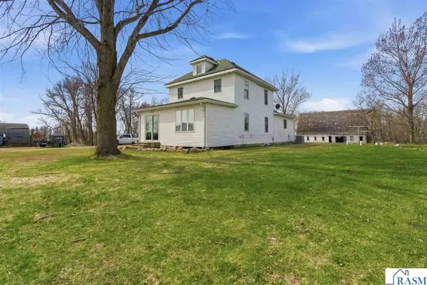 21598 478th Avenue, Lake Crystal, MN 56055