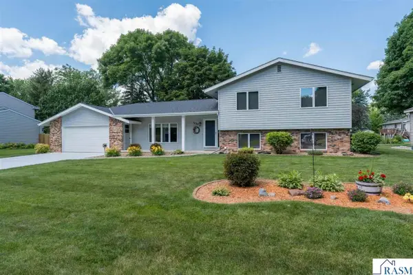 1028 Shady Oak Drive, North Mankato, MN 56003