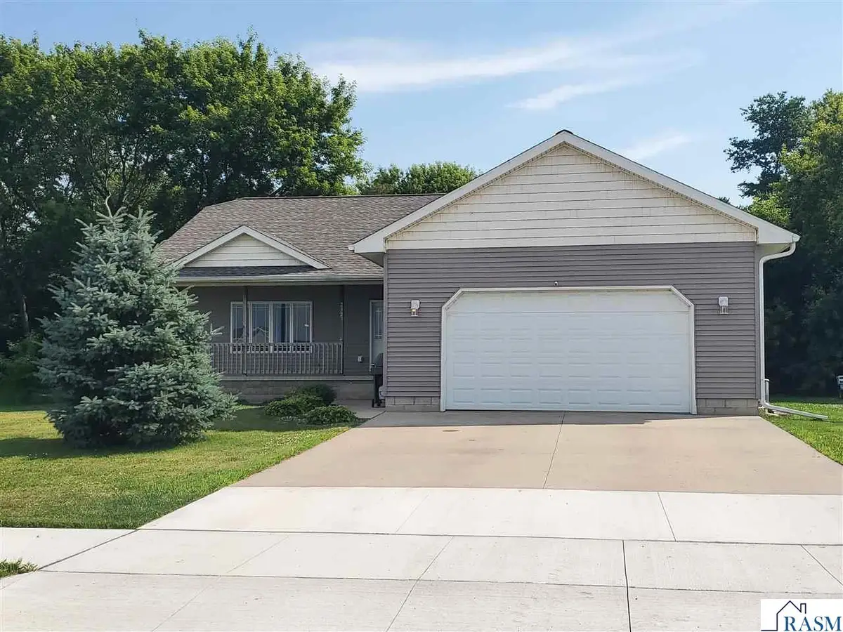 2327 Lake Avenue, New Ulm, MN 56073 - #1