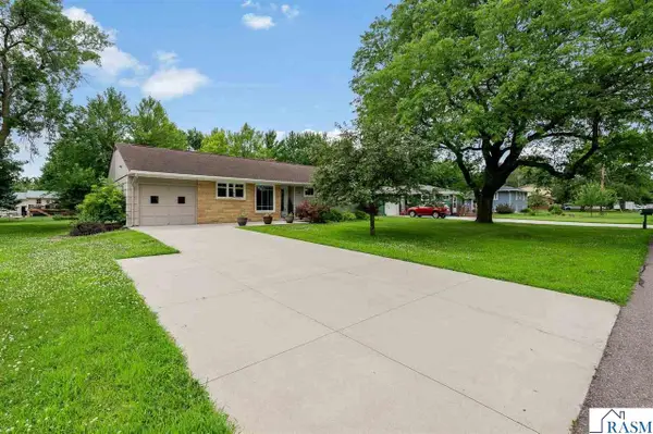 47 Skyline Drive, Mankato, MN 56001