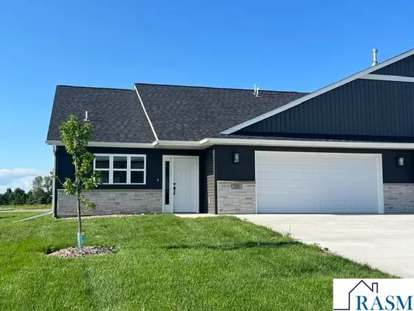 200 E Connie Lane, Eagle Lake, MN 56024