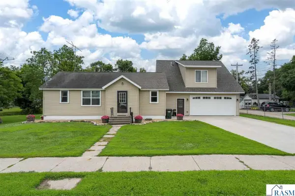 404 E Paquin Street, Waterville, MN 56096-1532