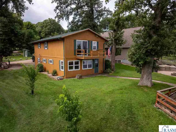 16 Shoreview Lane, Winnebago, MN 56098