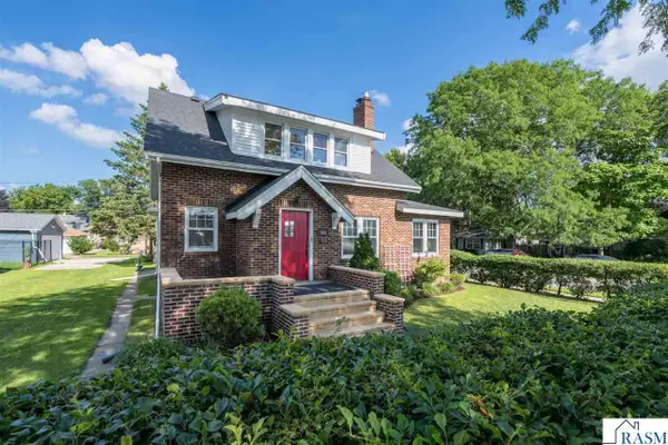 802 Range Street, North Mankato, MN 56003