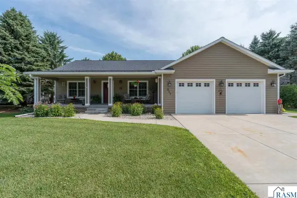 809 Spruce Place, St. Peter, MN 56082