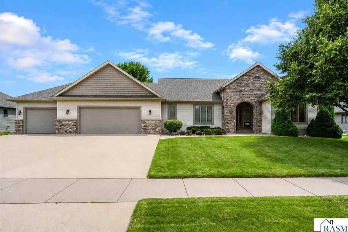 117 Grovebrook Drive, Mankato, MN 56001 - #1