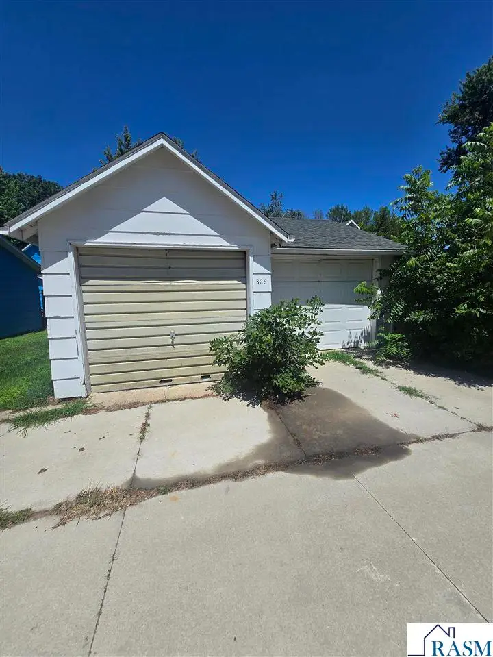 826 S 6th Avenue, Saint James, MN 56081 - #2
