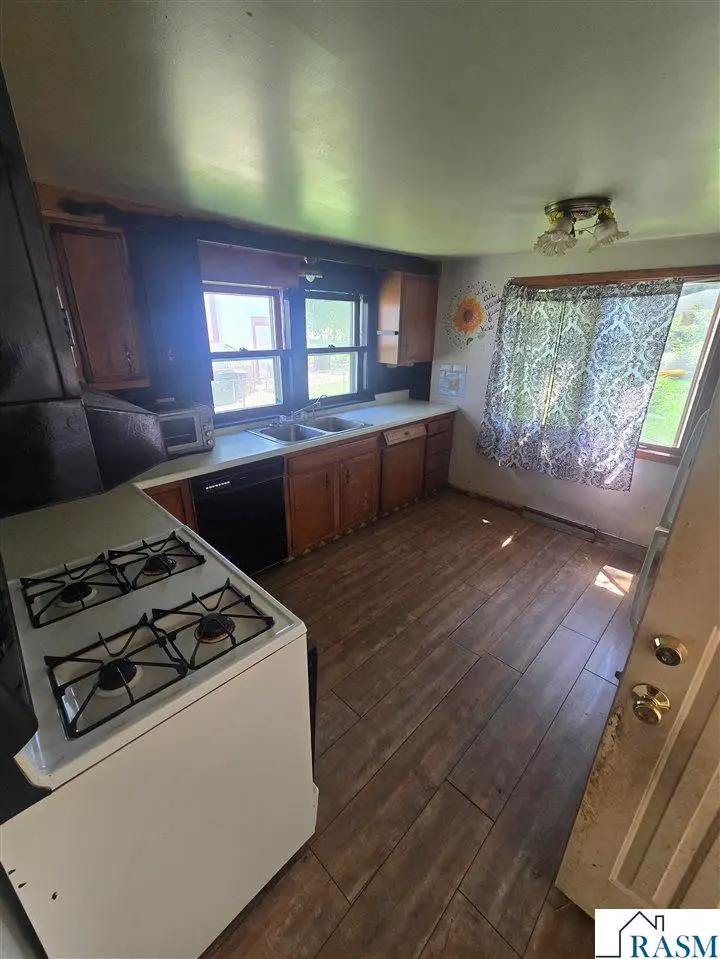 826 S 6th Avenue, Saint James, MN 56081 - #3