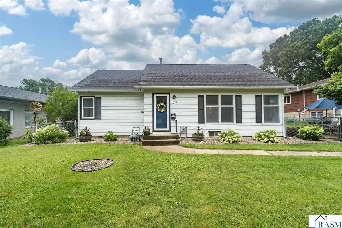 1211 Carney Avenue, Mankato, MN 56001 - #1