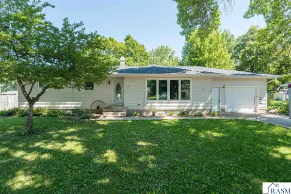 19 W Higbie Avenue, Minnesota Lake, MN 56068