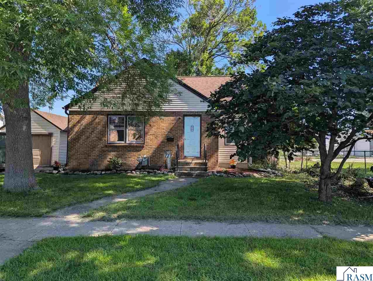 111 SE 6th Avenue, Waseca, MN 56093 - #1