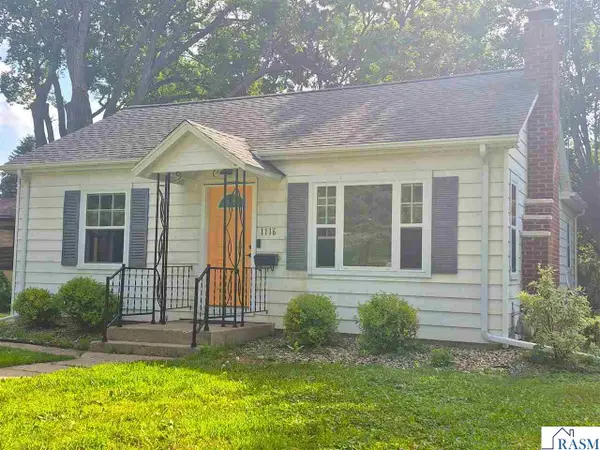 1116 N Armstrong Boulevard, St. James, MN 56081
