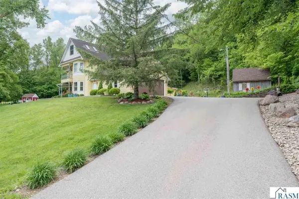 48194 Old River Bluff Road, St. Peter, MN 56082