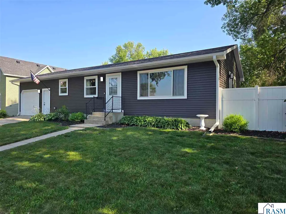 301 Elm St NE, Sleepy Eye, MN 56085 - #1
