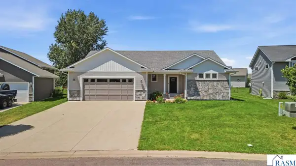 820 Fieldcrest Drive, Mankato, MN 56001