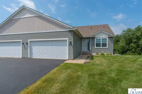 620 TOMAHAWK Court, Madison Lake, MN 56063
