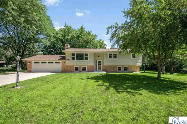 300 Viking Drive, Mankato, MN 56001