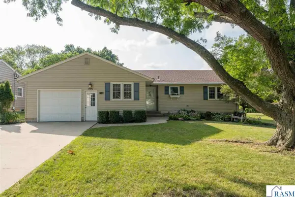 214 Clover Lane, Mankato, MN 56001