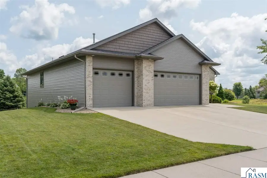 121 Grovebrook Drive, Mankato, MN 56001 - #3